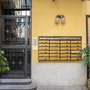 Elegant In Center Milán