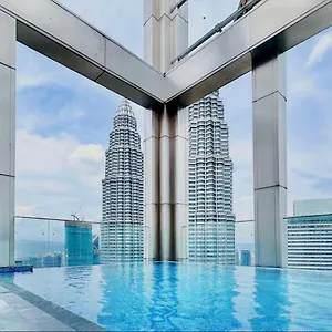 Tropicana Klcc @ Roof Top Swimming Pool , Куала-Лумпур Малайзия